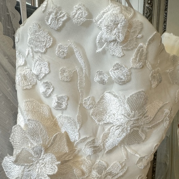 Rita Vinieris - Adela Wedding Gown - Picture 5 of 6